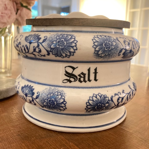 Vintage Blue Onion Salt Box - Picture 1 of 5